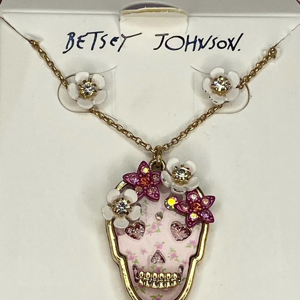 Betsey Johnson Sugar Skull pendant necklace & floral stud earring set gold tone